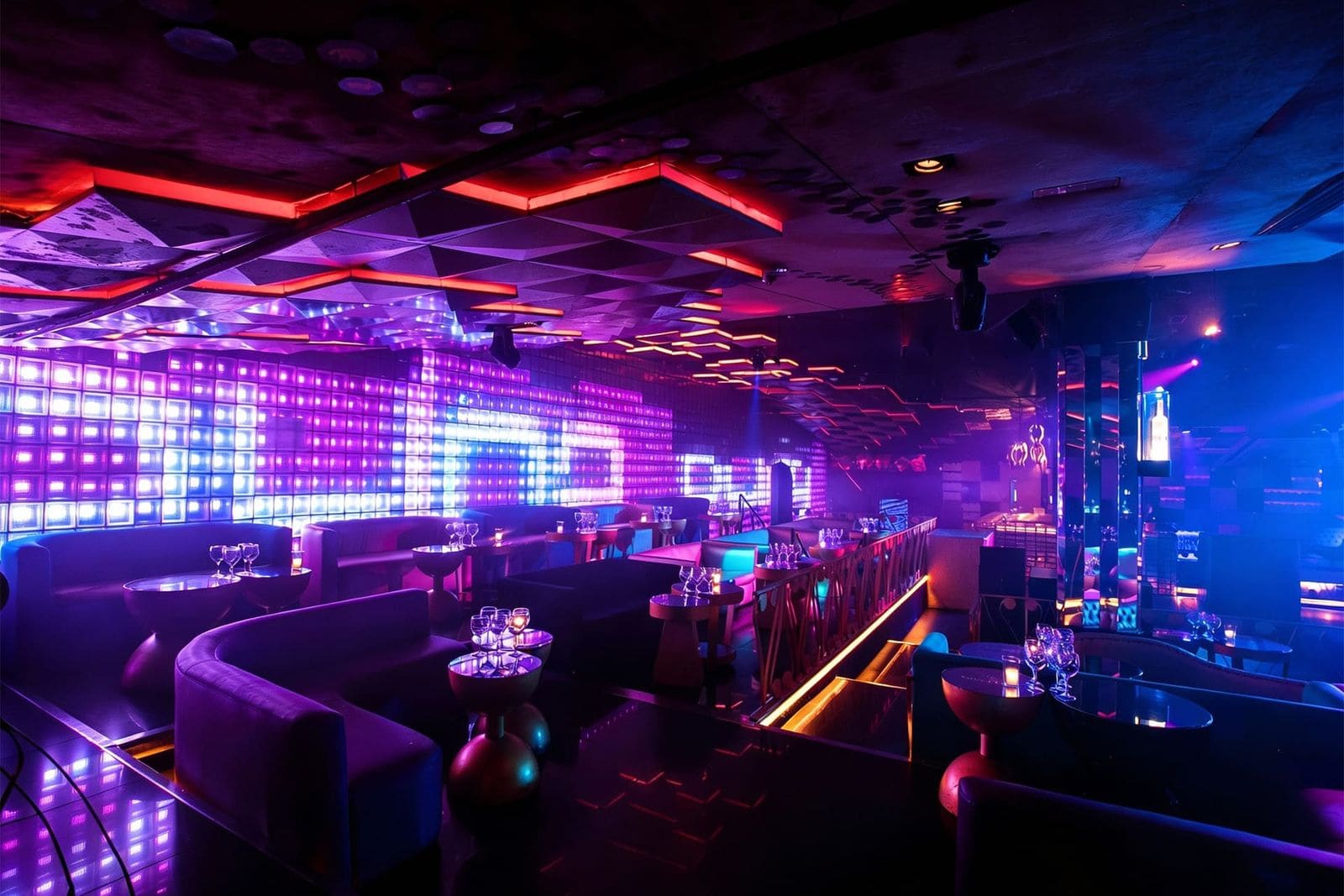 Despedidas y cumpleaños en Barcelona: discotecas, reservados y mesas VIP