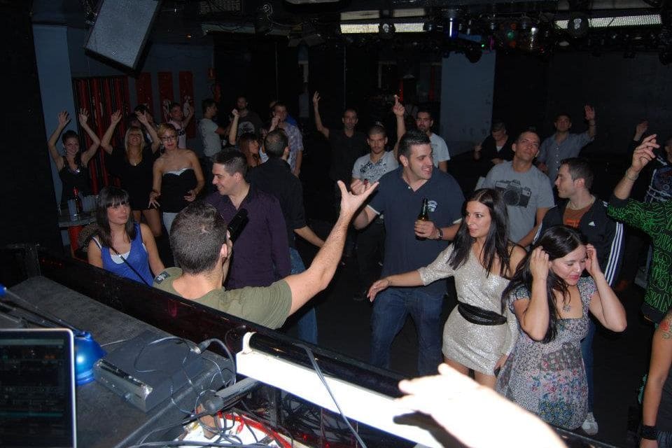 Cómo es Lennon's Club: el club alternativo de L'Hospitalet desde 1981