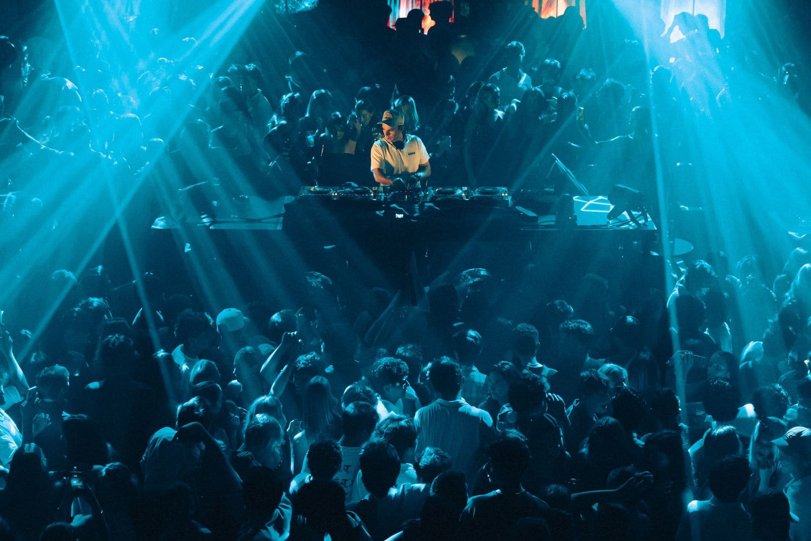 Cómo es Luz de Gas: noches de club y tardeo en Muntaner