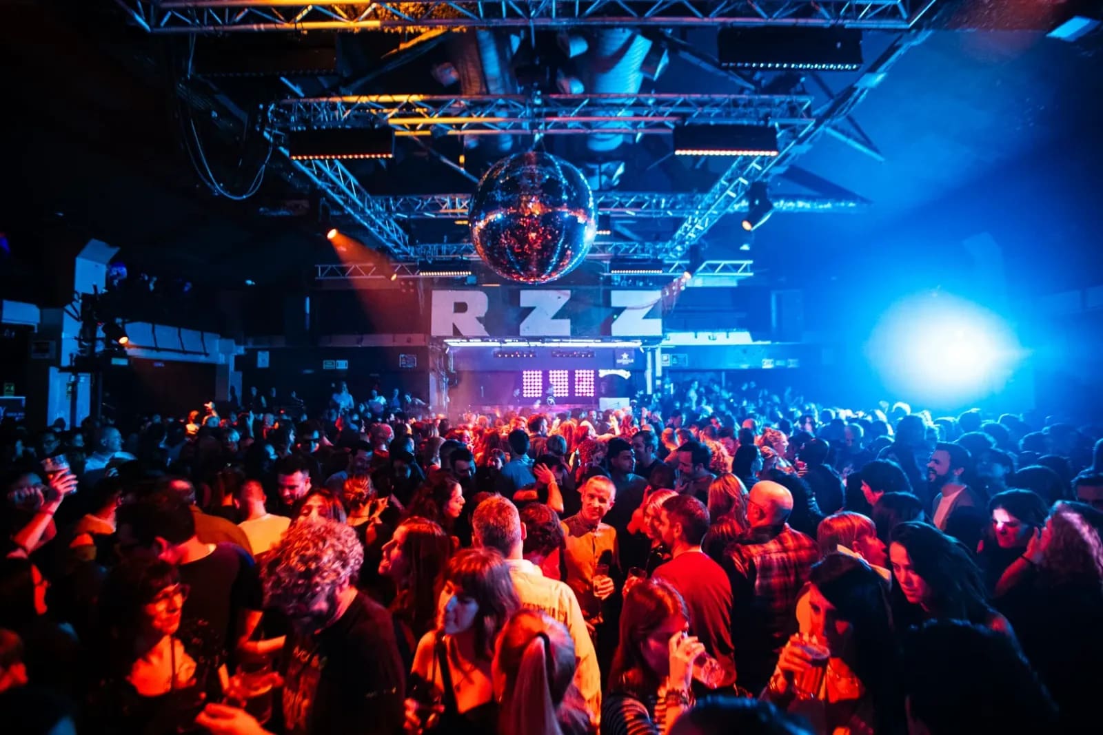 Salas de conciertos en Barcelona que son club después: Razzmatazz, Apolo, Bikini y más