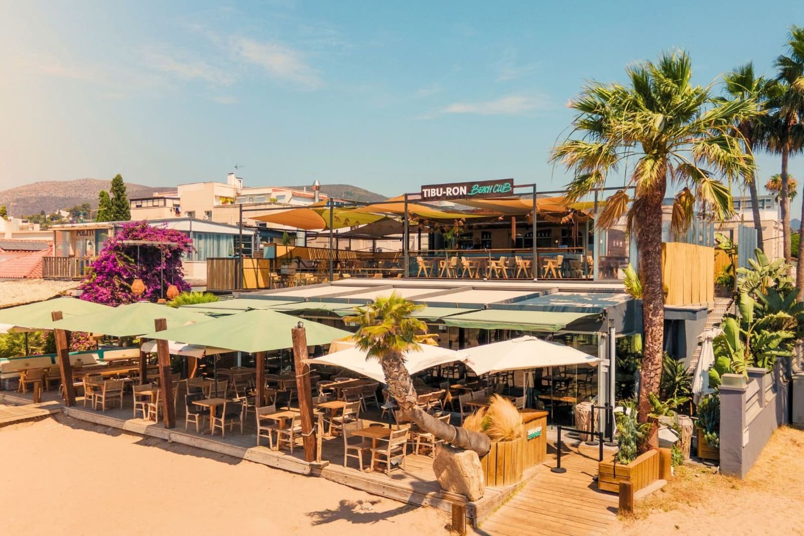 Cómo es Tibu-Ron Beach Club: la fiesta gratis del paseo de Castelldefels
